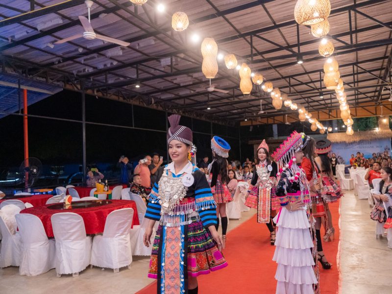 group-people-are-dancing-room-with-red-tablecloth